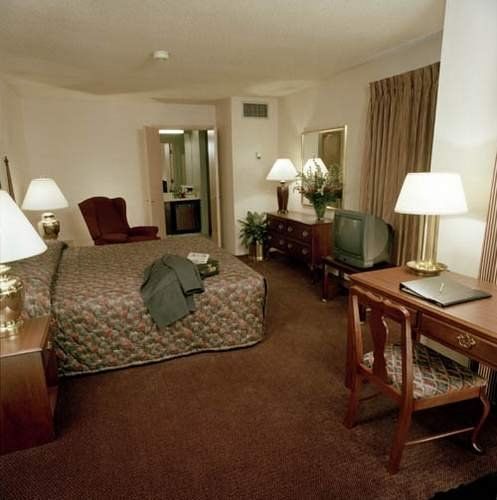 Congress Hotel & Suites Норкросс Номер фото